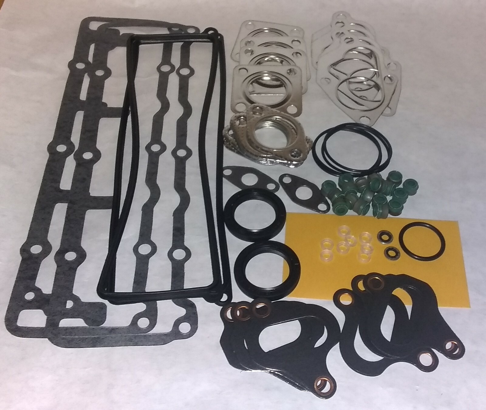 Maserati Biturbo  ENGINE GASKET SET 2.0 Liter  18 Valve  AM452 AM471 310620008A