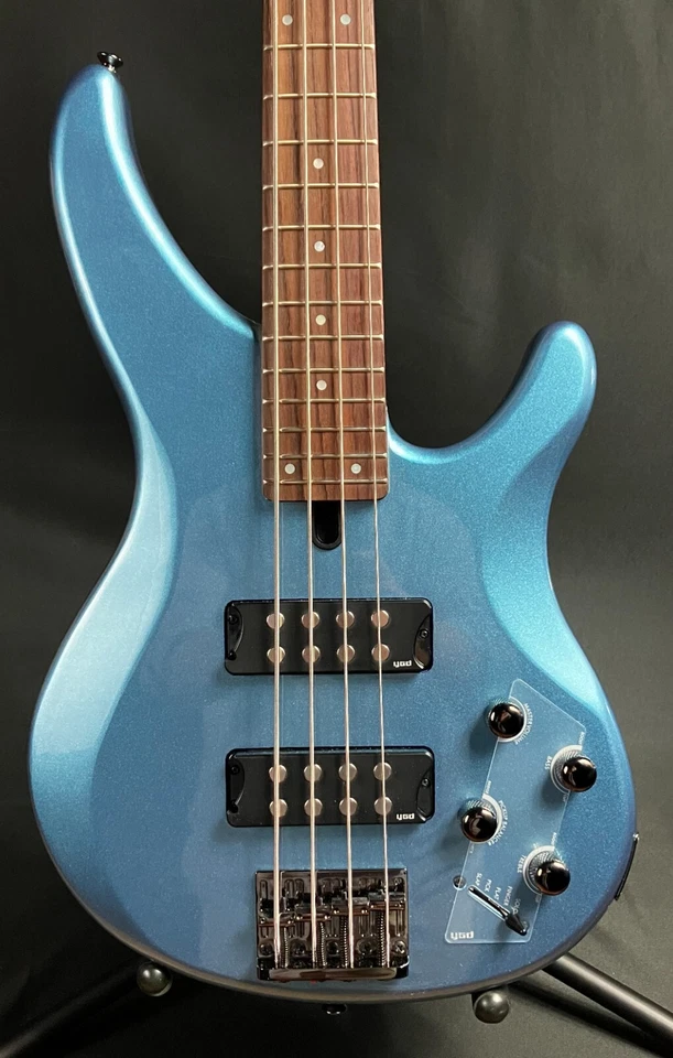 Bajo eléctrico Yamaha TRBX304FTB de 4 cuerdas azul de fábrica Foto 2 de 4