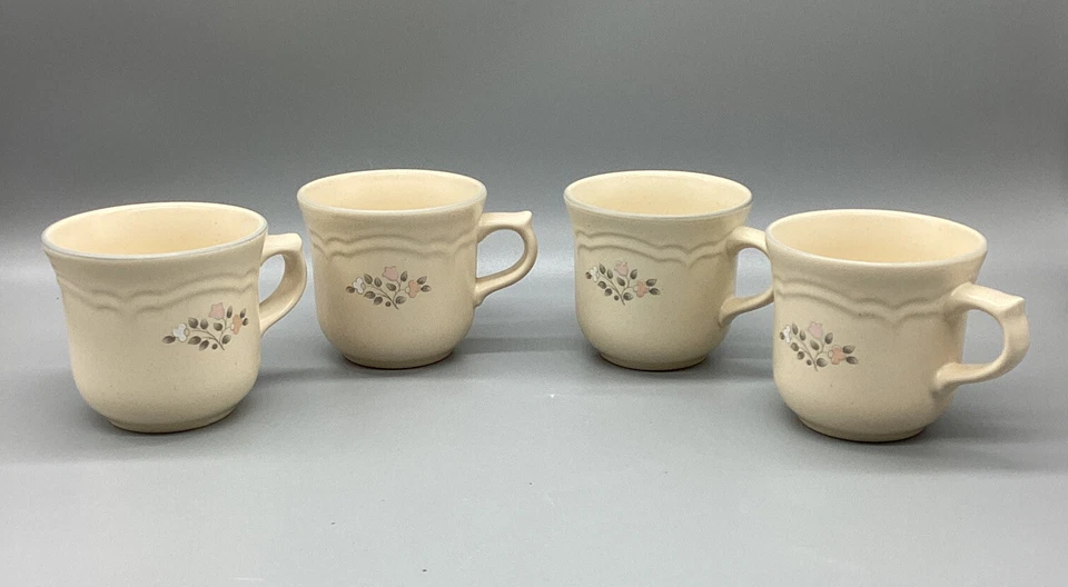 Pfaltzgraff~Recuerdo~Juego de 4 tazas de té y platillos~usados Foto 3 de 4