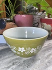 Pyrex Green Spring Blossom Crazy Daisy 401 Mixing Bowl  1.5 Pt