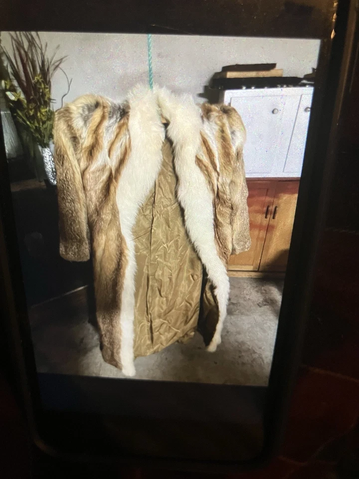 Women’s Petite Full Trench Fox Fur Coat. - Image 3 of 3