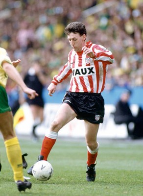 Peter Davenport of Sunderland at the FA Cup Semi Final between Sun- Old Photo