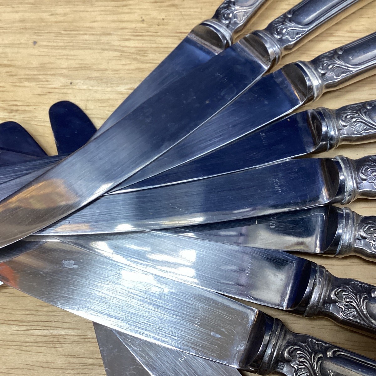 Lot De 12 Couteaux Anciens En Métal Argenté - 21 Cm - Couverts Rétro