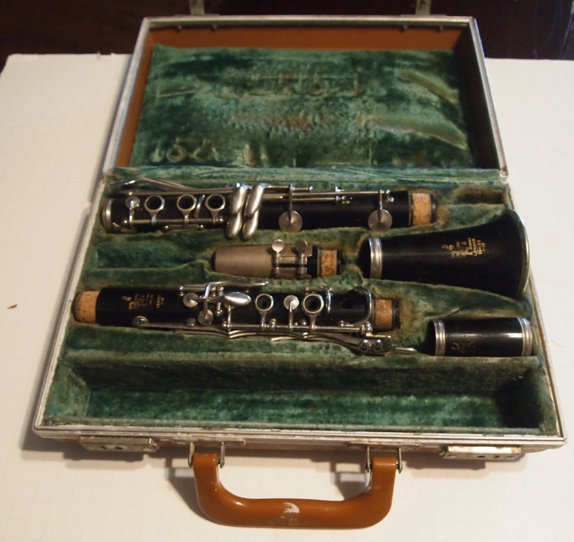 VINTAGE BOOSEY AND HAWKES CLARINET with hard case Series 1-10 | eBay