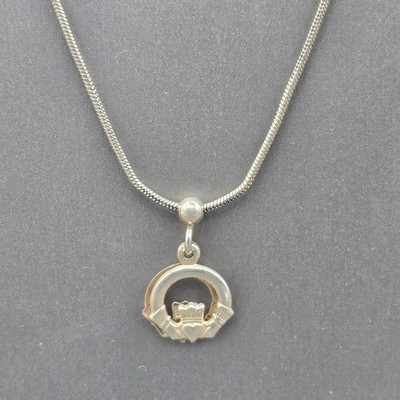Solvar Sterlingsilber Claddagh Halskette ineinandergreifender doppelter Anhänger Irland 16 Zoll