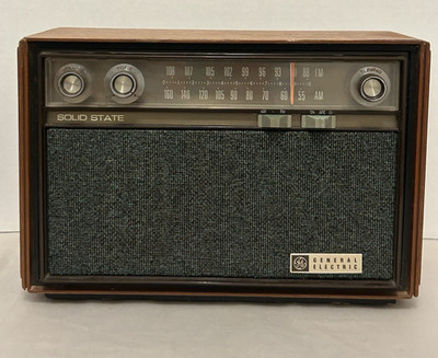 VTG 1960's GE Solid State am/fm Table Radio Retro MCM Works General Electric