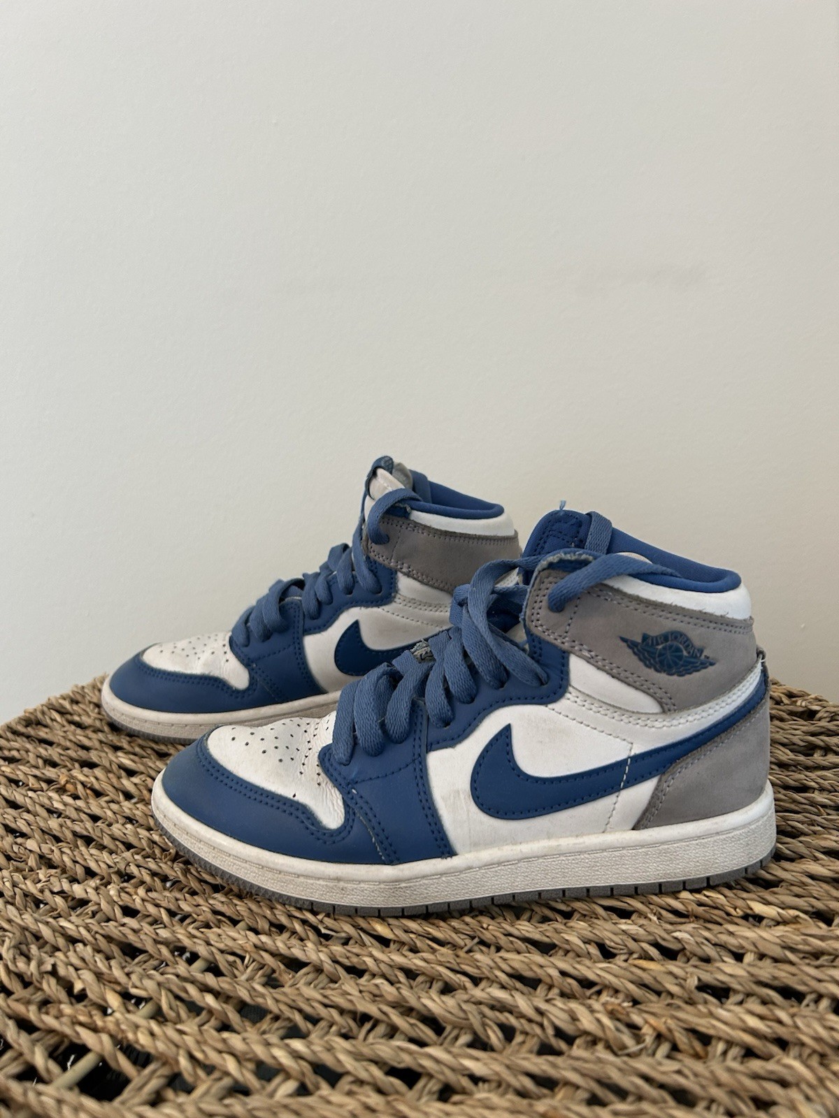 Boy’s Air Jordan 1 Retro High OG “True Blue” FD1412-410 Size 1.5Y