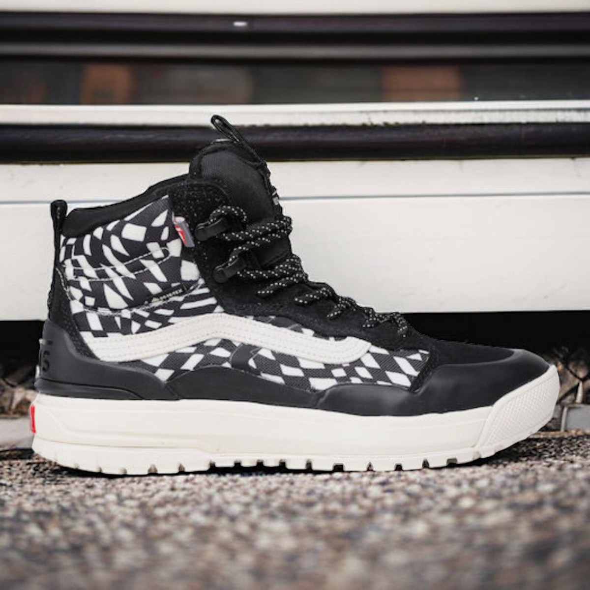 Vans UltraRange EXO Hi MTE 2 Hiking Boots Waterproof Men’s Sizes Men Sz 9 VANS UltraRange EXO Hi MTE-2 Waterproof Blackout  main image 3