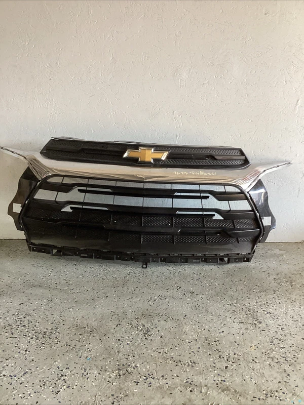 2021 2022 2023 Chevy Trailblazer Grille Used Oem 42789645