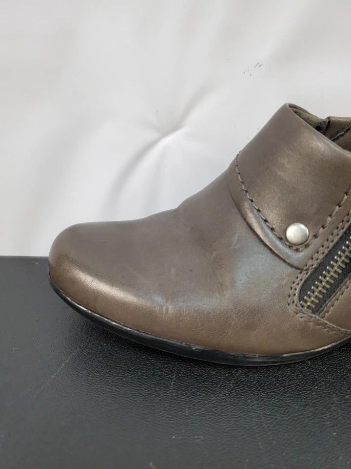 Zapatos zueco Clarks de tacón flexible para mujer talla 9M cuero marrón cremallera lateral superior Foto 3 de 4