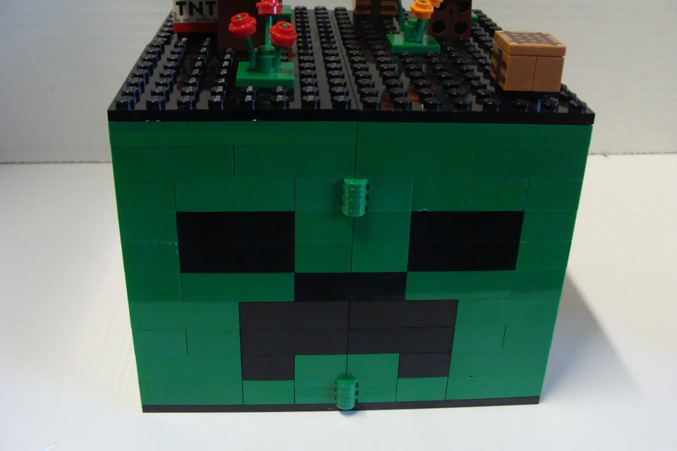 Lego Minecraft Cube (MOC), with Mini Worlds - Image 4 of 4