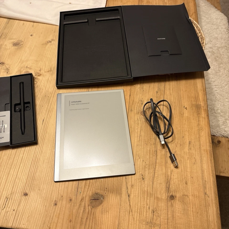 Remarkable 2 Paper Tablet Grey with Pen and Spare Nibs - Image 4 of 4