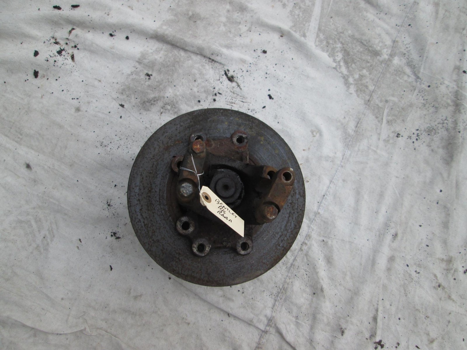 Rolls Royce Silver Shadow T1 right rear wheel hub 1967 T1 (USED)