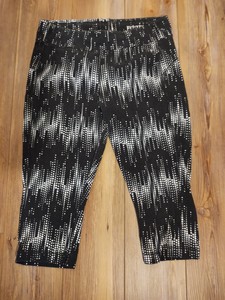Danskin Black & White Fitted Capri Yoga Pants - Sz. M | eBay