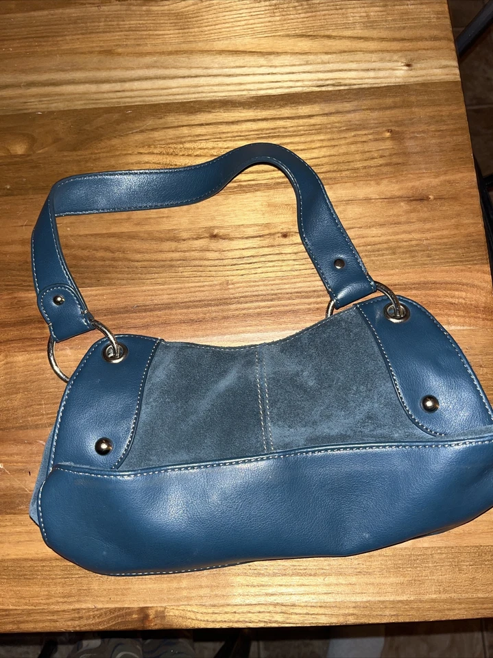 A.N.A. Bolso de hombro A New Approach de cuero azul marino oscuro con borlas Foto 2 de 4