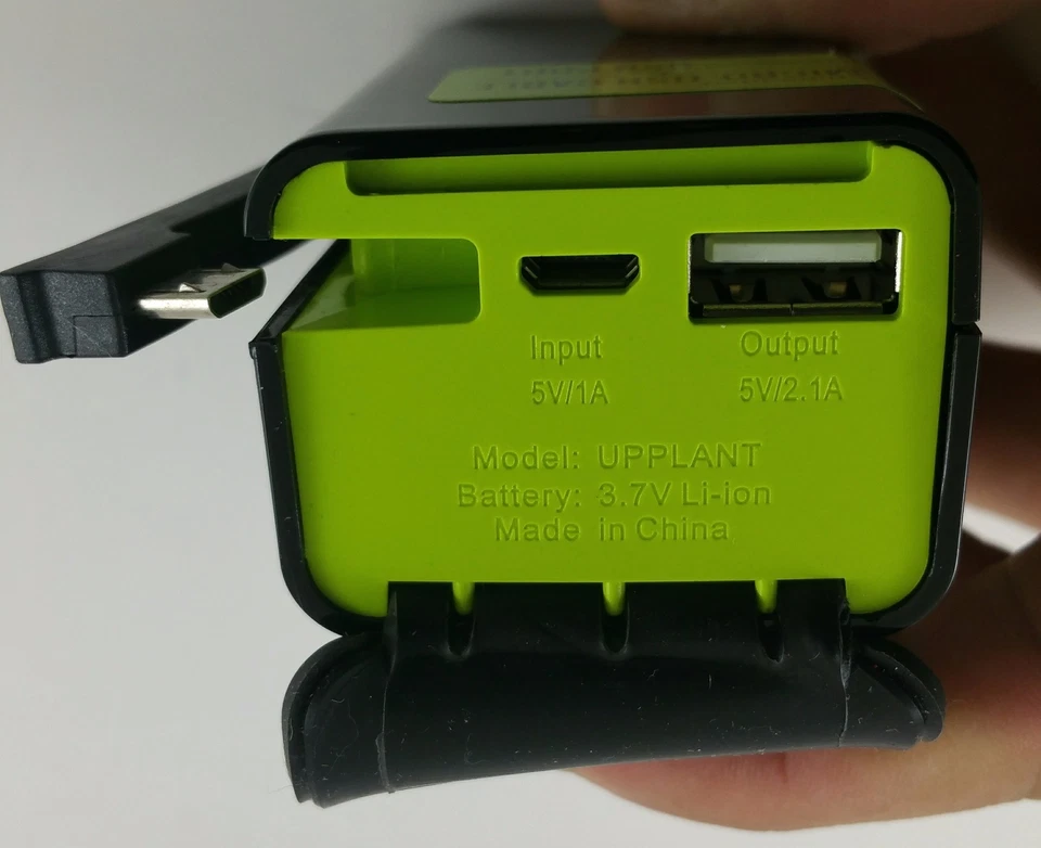 Batería TYLT POWERPLANT 5200mAh con brazo de carga micro USB y puerto USB Foto 3 de 3