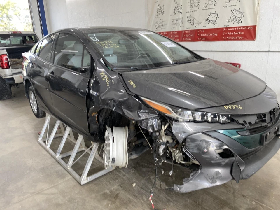 Used Front Center Interior Rear View Mirror fits: 2018 Toyota Prius Prius Prime - Image 3 of 4