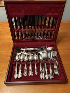Vintage Clean Oneida 18/8 Silverware Set Case Flatware Utensils Dinner Kitchen