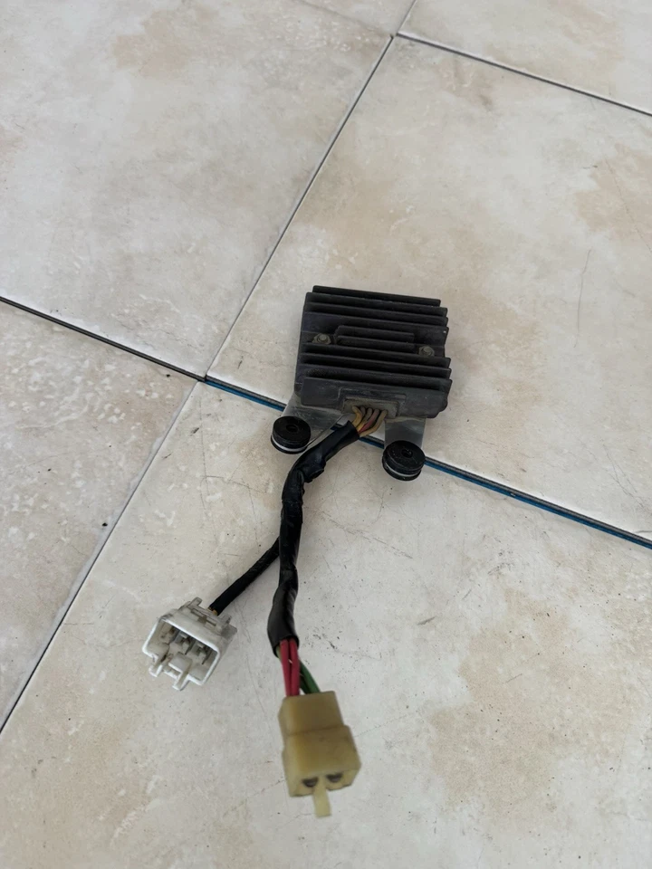 03 04 2003 2004 HONDA CBR 600RR 600 RR REGULADOR DE VOLTAJE RECTIFICADOR OEM Foto 4 de 4