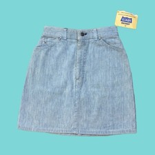 Levi  s Vintage Denim Skirt Size: 9