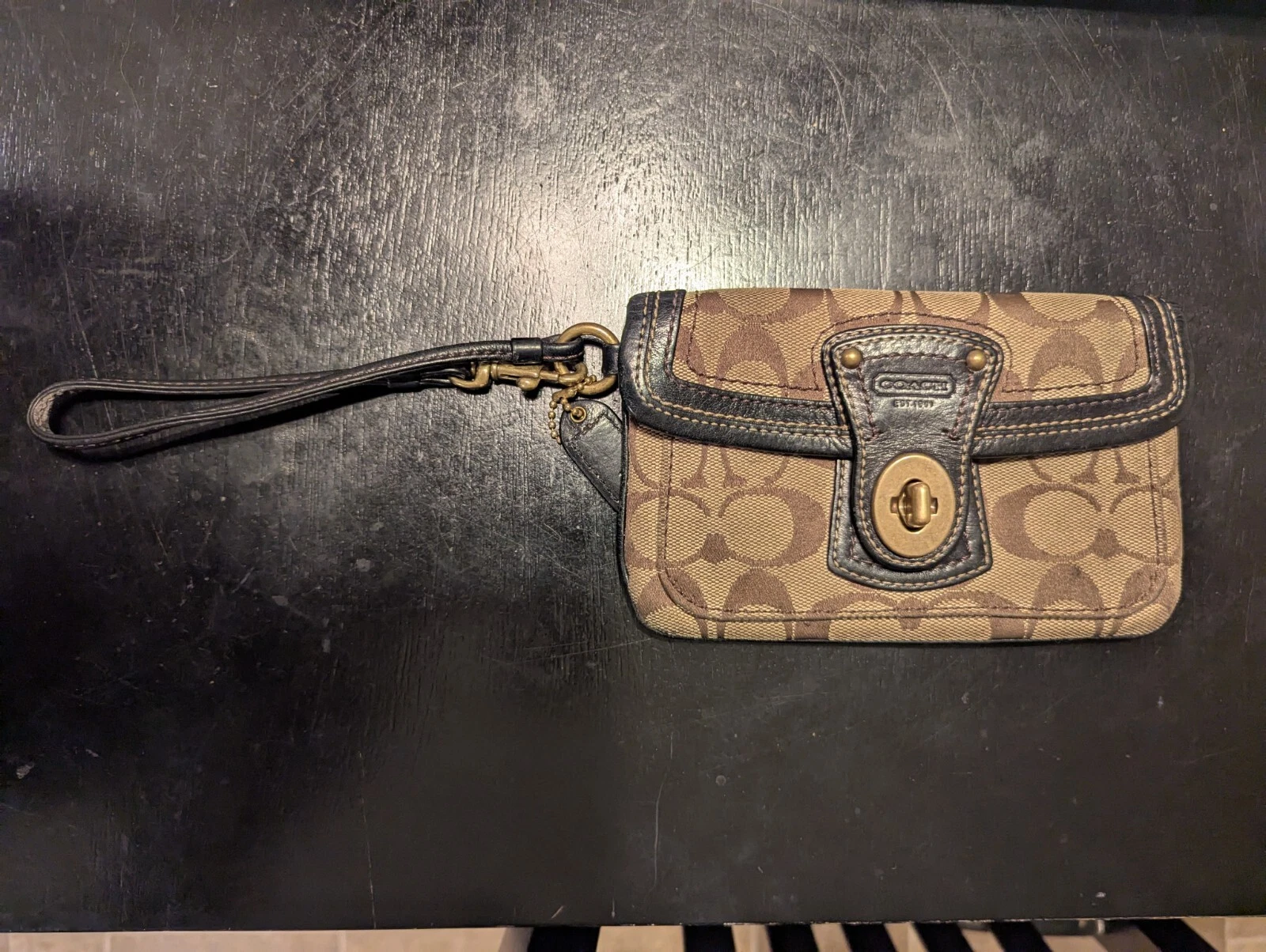 Borsa Coach Turnlock firmata tela beige modello totale F41941