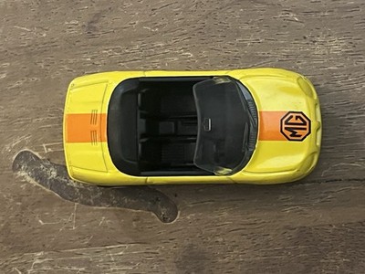 Matchbox Street Cruisers Yellow MGF 1.8i Convertible Car 1:64 Diecast (1997)
