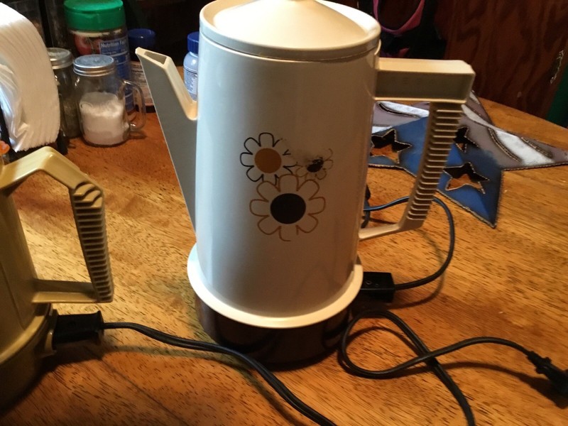 Vtg (2j Regal Poly Perk electric percolator from the 1970s 4 to 8 Cups WORKS