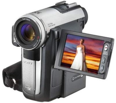 ② SONY　DCR-PC350　MiniDV対応 News and Information 動画・静止画が高画質で撮れる新開発331万画素