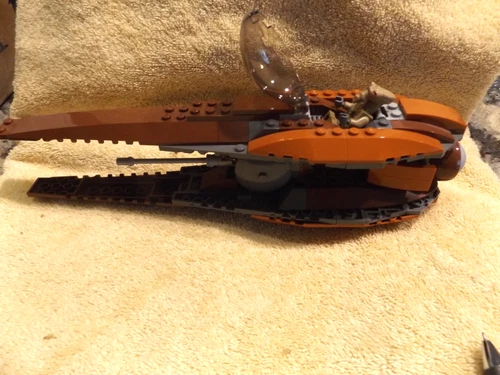 Built LEGO Star Wars Geonosian Starfighter with Figure No Box