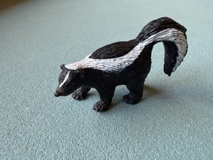 Schleich 2011 SKUNK Figure American Wildlife Figurine 14672 Retired Toy Stinker