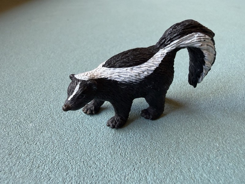 Schleich 2011 SKUNK Figure American Wildlife Figurine 14672 Retired Toy Stinker