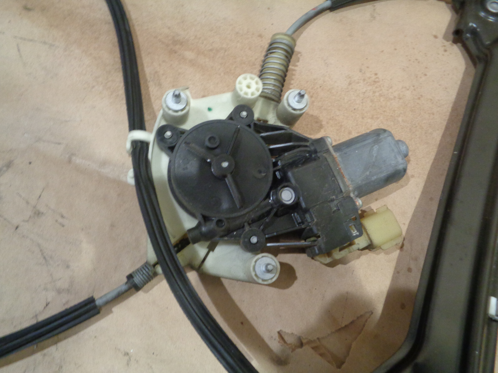 Maserati Quattroporte M156 RH Rear Door Power Window Lift Regulator P/N670009815