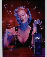 2003 Sexy Dama Hot Body Breasts Sky Vodka De Colección Impreso Anuncio/Póster Pinup Revista Página
