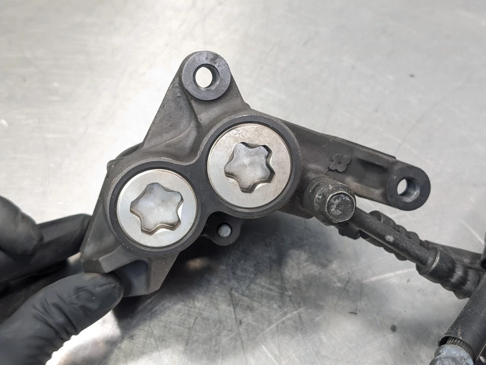 YAMAHA FZ6R 2004-2009 OEM SISTEMA DE FRENOS DELANTEROS CILINDRO MAESTRO JUEGO PAR PINZAS Foto 4 de 4