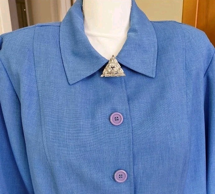 WEISS Signed Rhinestone Triangular Shaped brooch,… - image 1