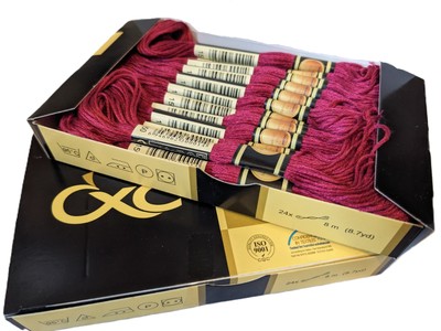 150 Dusty Rose Pink dunkel CXC Box mit 24 Stück Stickgarn Zahnseide Knäuel Bulk