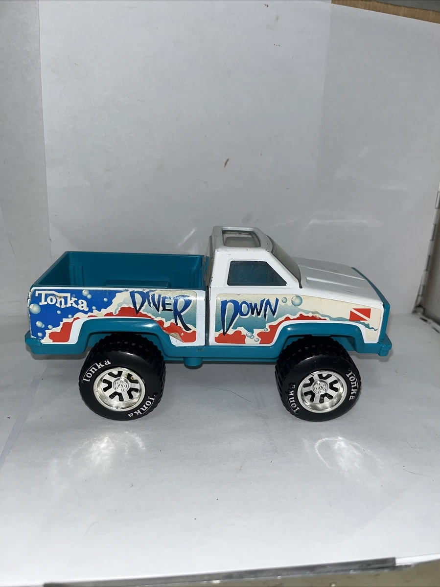 Tonka Diver Down pressed steel plastic made Macau toy truck vintage