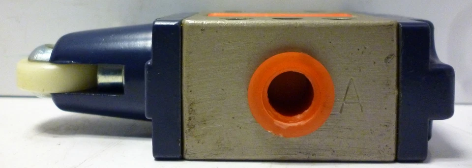 Schrader Bellows 524211000 Roller Actuated Control Valve - Image 4 of 4