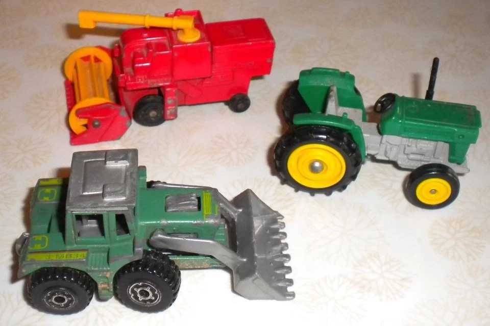 VINTAGE LOT 3  DIE CAST FARM COMBINE TRACTORS KUBOTA & MATCHBOX  - Image 2 of 4