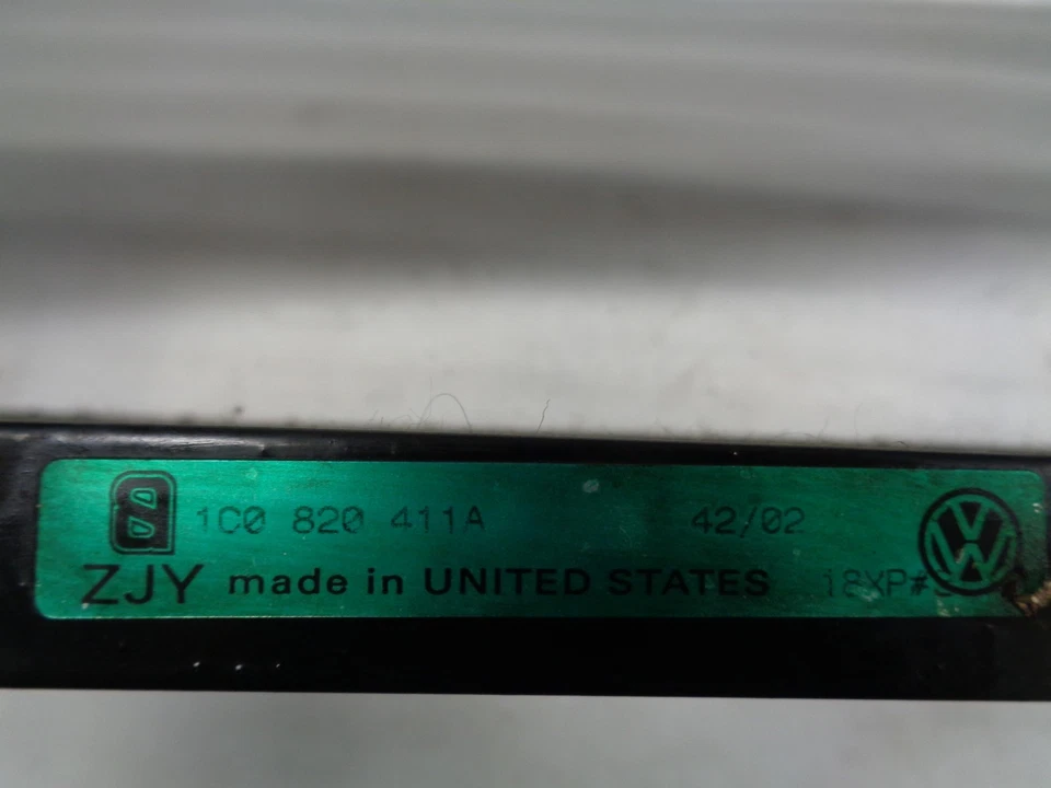 DK81208 1998-2005 VOLKSWAGEN BEETLE AIRE ACONDICIONADO CONDENSADOR (1C0820411A) OEM Foto 4 de 4