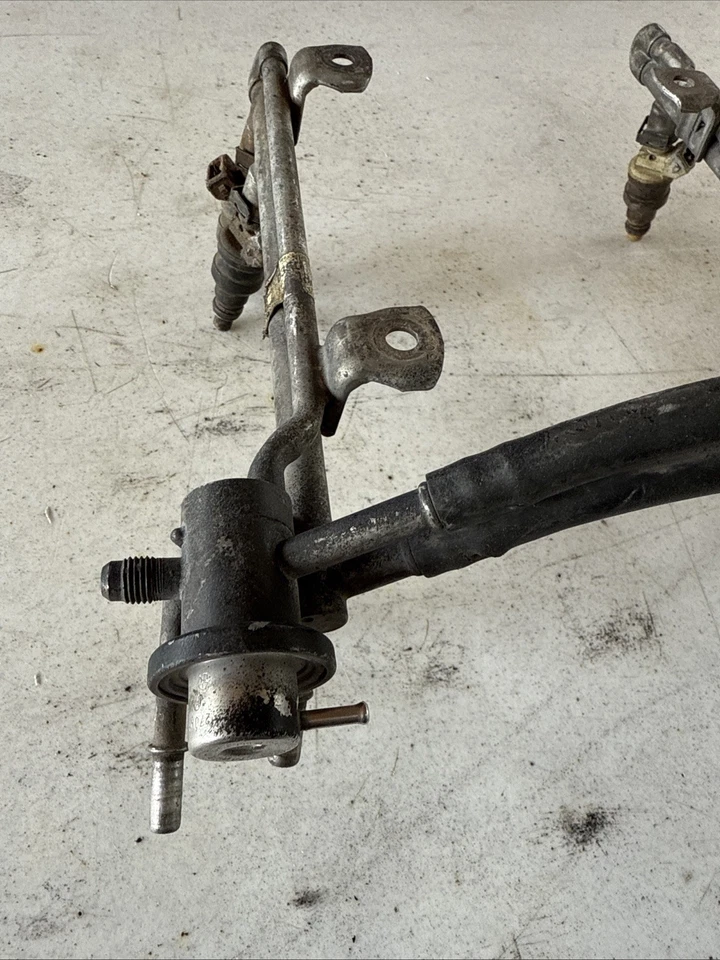 Dodge D150 92 inyector de combustible Riel Foto 2 de 3