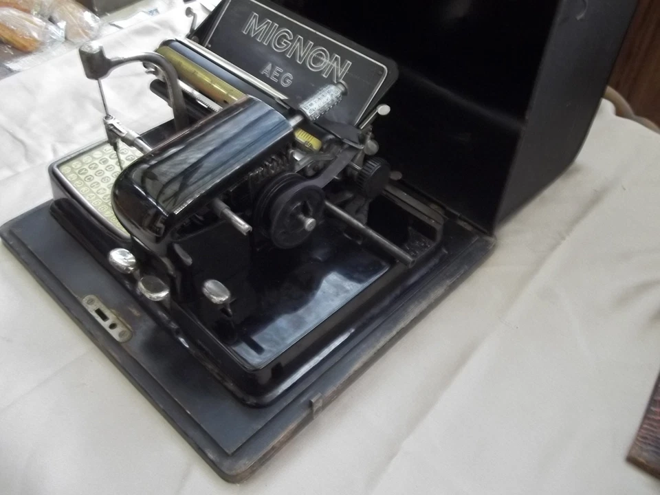 ANCIENNE MACHINE A ECRIRE MIGNON - Photo 4/4