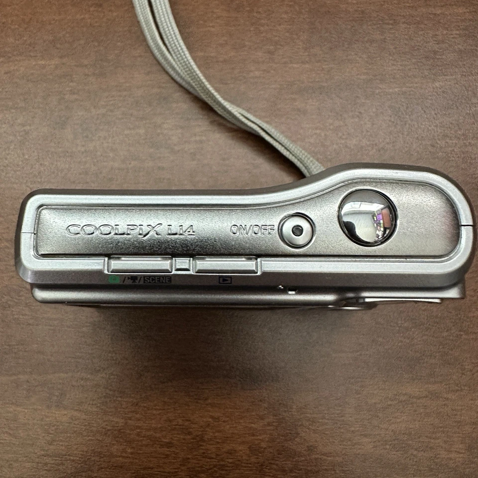 📷 Nikon Coolpix L14 7.0MP Digital Camera – Silver – MINT – CANADIAN SELLER 📷 - Image 4 of 4