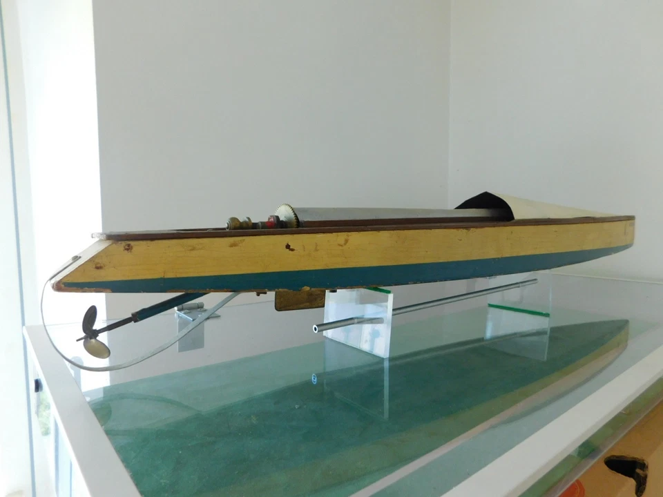 Bateau ancien,speed boat Bowman Aerobat 1 , mecanique elast. 81 cm - Photo 1/4
