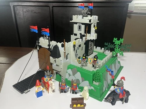 LEGO Castle 6081 Kings Mountain Fortress Complete Set 435 Pieces 8+