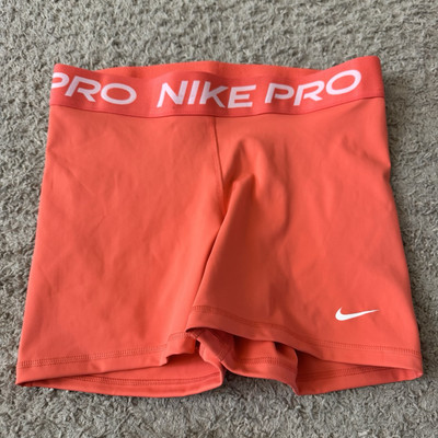 NWT Nike Women's Pro 365 5  Mid-Rise Dri-Fit Tight Shorts (Size: Large)