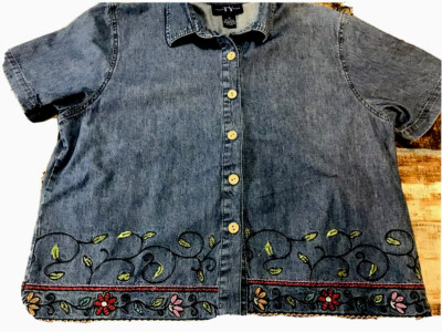 Original TY Wear Womens Size 16 Denim Embroidered Button Down Short Sleeve Shirt