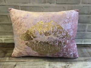 gold lips pillow