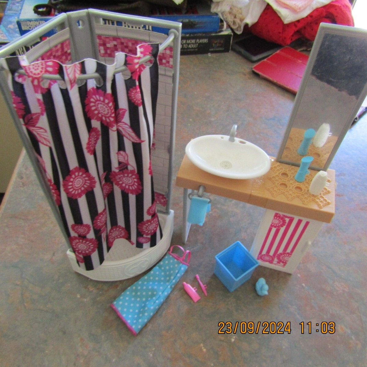 Mattel Barbie Deluxe Bathroom Shower Vanity Shampoo Conditiioner