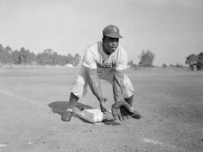 Dodgers Jackie Robinson Crouching Over Base 1949 Old Baseball Photo